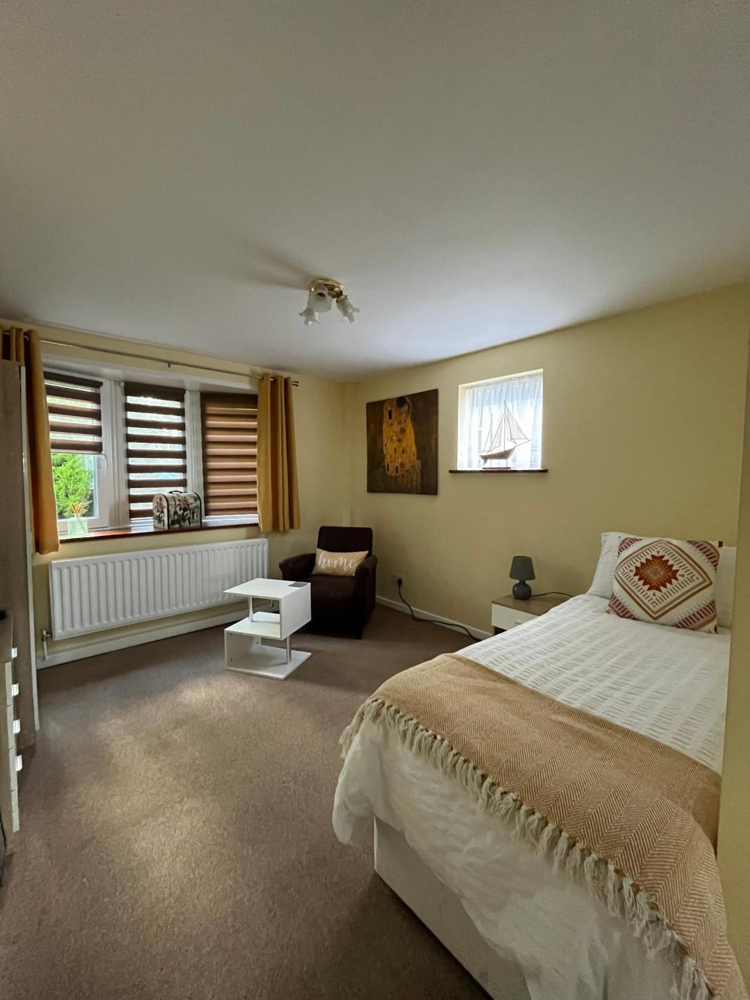 Appartamento Quest Fulfiller - Near General Hospital, Free Parking & Garden Southampton Esterno foto